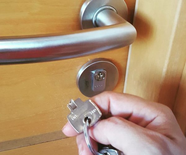 Broken Key Extraction Locksmith Services in North Hollywood